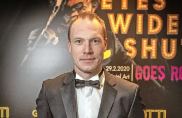 Treffit tumman missikaunottaren kanssa! Jari-Matti Latvala on verottajan hampaissa – treffiautokin myyntikiellossa velkojen takia!