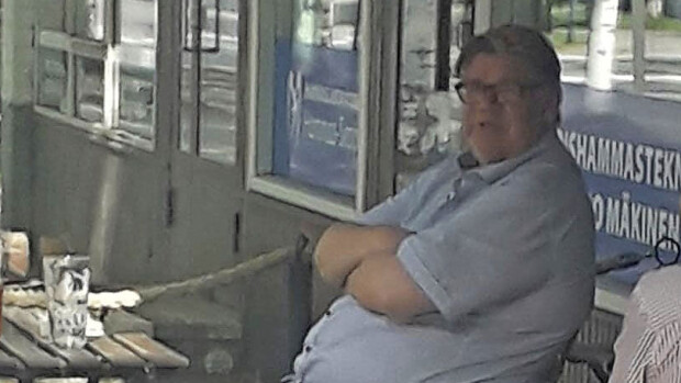 Viikon Kääk-juorut: Timo Soini istahti päiväkaljalle, Kalle Palander osti kärryn täyteen bisseä - kuvat! TImo Soini