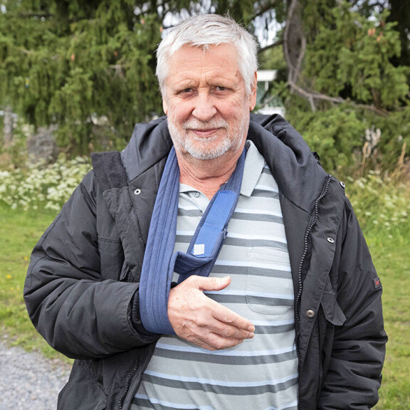 Näyttelijä Kari Väänänen käsi paketissa: ”Sonni oli syödä minut!” kari väänänen