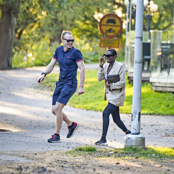 Kohumissi Kelly Kalonji iski Jari-Matti Latvalan – paparazzikuvat paljastavat läheiset välit - katso! Jari-Matti Latvala