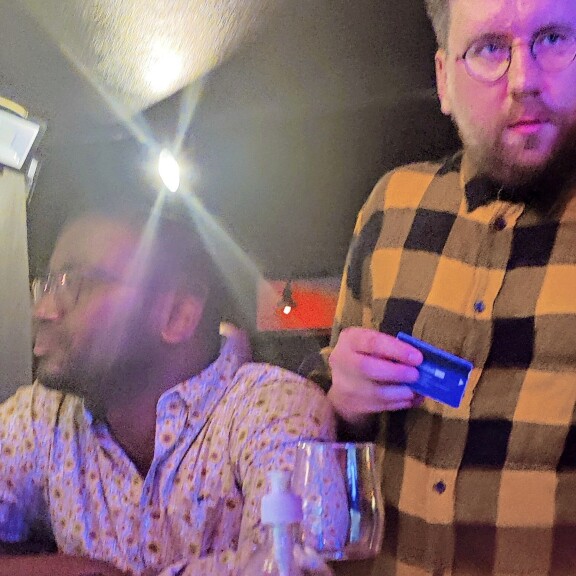 Viikon Kääk-juorut: Timo Soini istahti päiväkaljalle, Kalle Palander osti kärryn täyteen bisseä - kuvat! Sebastian