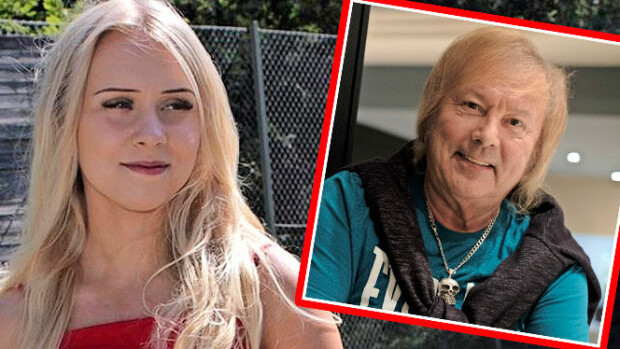 Danny, 77, ja nuori avustajakaunotar paljastavat: Näin kuvankaunis Helmi, 19, päätyi kesäksi laulajalegendan mökille – ”Viisi miestä tarvitsi huolenpitoa!” Danny ja Helmi Loukasmäki