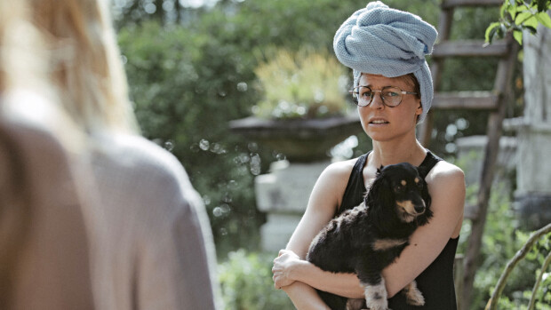 Paula Vesala roolistaan Seurapeli-elokuvassa: Ulla-hahmollani on esikuva oikeassa elämässä! Paula Vesala Seurapelissä