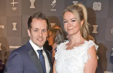 Kuvankaunis kihlattu! Miljonäärisarjaan noussut ratamoottoripyöräilytähti Mika Kallio avoimena Seiskalle: ”Täytyy kiittää Inkaa siitä, että saan tehdä tätä duunia!”