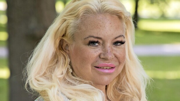 Johanna Tukiainen herätti huomiota mysteerimiehen kanssa – kuva