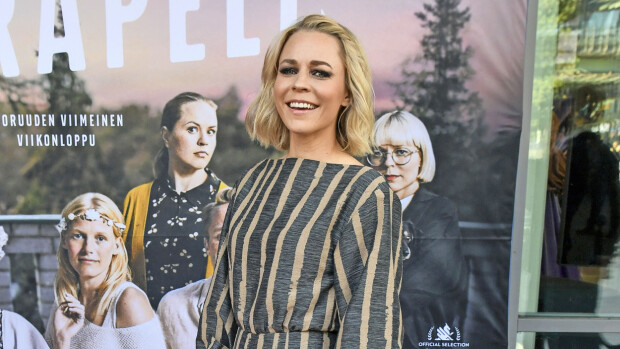 Seurapeli-elokuvaa tähdittävä Paula Vesala: Uskallan näyttää herkkyyteni Paula Vesala