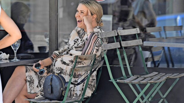 Pian äidiksi tuleva suosikkijuontaja Tuija Pehkonen sai kultaisia neuvoja Kirsi Alm-Siiralta – kuvat! Tuija Pehkonen