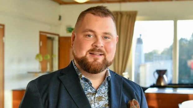 Akseli Herlevin tuhmat burgerit käyvät kaupaksi – julkkiskokki laajentaa miljoonabisnestään! Akseli Herlevi.