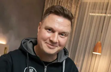 Tangokuningas Jukka Hallikainen kärsi vuosia vakavasta sairaudesta – lauluäänen reistailu vei lääkärille!