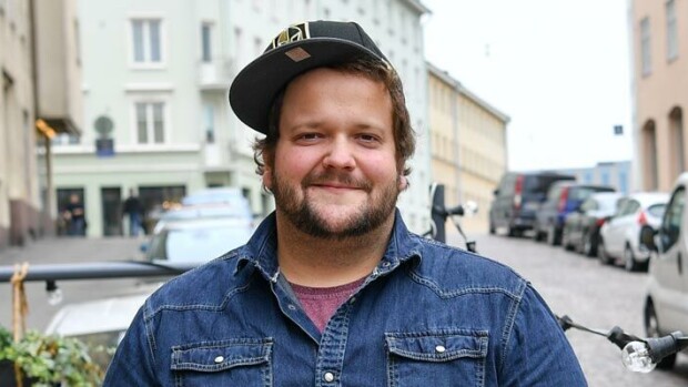 Koomikko Kalle Lamberg hääjuhliensa peruuntumisesta: ”Teimme varmaan ihan oikean päätöksen!” Kalle Lamberg