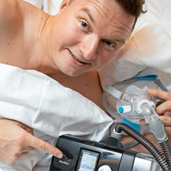 Jukan mukaan CPAP-laitteeseen tottuu. –Tuntuisi jopa oudolta käydä nukkumaan ilman tätä. Jukan mukaan CPAP-laitteeseen tottuu. –Tuntuisi jopa oudolta käydä nukkumaan ilman tätä.