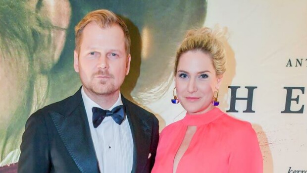 Antti Luusuaniemen Lili-vaimo huimassa urakiidossa – tuplamaisteri yleni valokuvaajasta johtajaksi! Antti Luusuaniemi ja Lili Ermezei