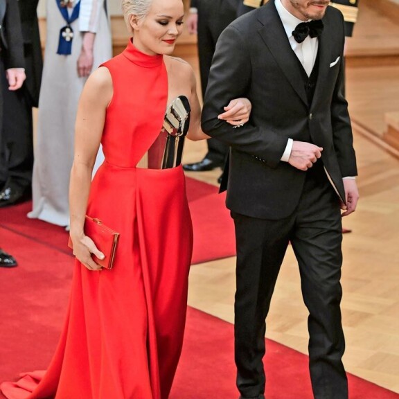 Anna ja hänen tuottajamiehensä Jukka olivat alun perin työpari. Pariskunta he ovat olleet loppuvuodesta 2015 lähtien. Anna ja hänen tuottajamiehensä Jukka olivat alun perin työpari. Pariskunta he ovat olleet loppuvuodesta 2015 lähtien.