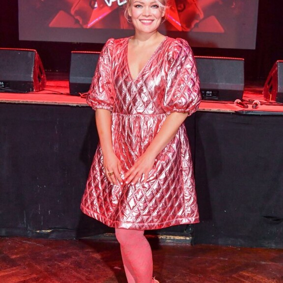 The Voice of Finlandin tähtituomarinakin tunnettu Anna Puu osti tuottajamiehensä Jukka Immosen kanssa 1,5 miljoonan remontointikohteen. – Voin kertoa, ettemme me sitä ihan omalla rahalla saatu, Anna naurahtaa. The Voice of Finlandin tähtituomarinakin tunnettu Anna Puu osti tuottajamiehensä Jukka Immosen kanssa 1,5 miljoonan remontointikohteen. – Voin kertoa, ettemme me sitä ihan omalla rahalla saatu, Anna naurahtaa.