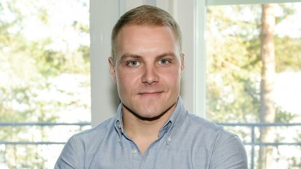 Kuplivaa ja hempeilyä! Valtteri Bottas ja Tiffany-rakas lomailivat luksusjahdilla – kuvat Seiskassa! Valtteri Bottas