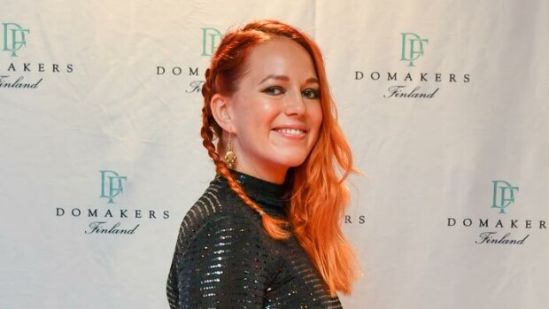 Raskausonnea säteilevä Petra Gargano edusti vartaloa myötäilevässä asussa: Toivon pääseväni kokemaan sisaruutta äidin roolissa! Petra Gargano