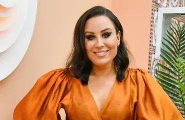 Vau! Alma Hätönen superkauniina puolisonsa kanssa