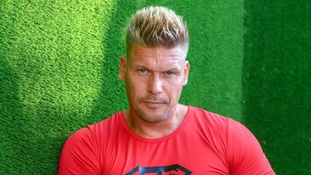 Nyt puhuu koiravideoillaan somemyrskyn nostattanut Aki Manninen: ”Voi taivas tätä touhua!” Aki Manninen
