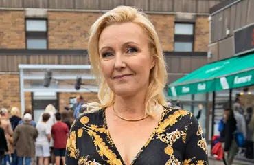 Mari Perankoski loukkaantui: "Hirvittävä sählyonnettomuus" - menestyskirjailija riensi antamaan ensiapua!