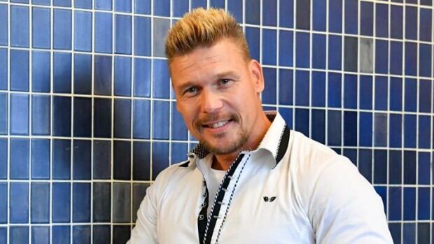Eläinsuojeluilmoitus! Aki Mannisen koirapainista repesi someraivo – ammattilaiset tuomitsivat tosi-tv-tähden toiminnan! Aki Manninen