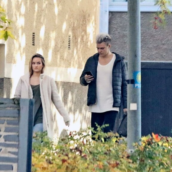 Paparazzi kuvasi Nellin ja Eliaksen yhdessä syksyllä 2018. Paparazzi kuvasi Nellin ja Eliaksen yhdessä syksyllä 2018.