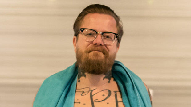 Wallu Valpio ja 20 vuotta nuorempi salarakas paljastavat yksityiskohtia seksisopimuksesta uutuuskirjassa: 'Olen ollut patterissa kiinni ja silmät sidottuina' - lue sopimuksen sisältö! Wallu Valpio