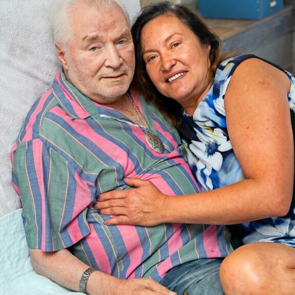 Juhani ja Leila menivät naimisiin vuonna 2004. He ovat asuneet Alahärmän-kodissaan vakituisesti vuodesta 2011. Juhani ja Leila menivät naimisiin vuonna 2004. He ovat asuneet Alahärmän-kodissaan vakituisesti vuodesta 2011.