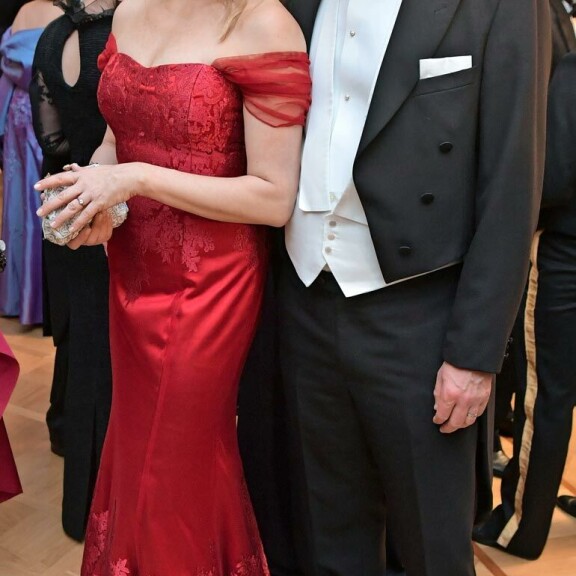 Katariinan pusuttelua Samulin kanssa voi pitää erikoisena, sillä näyttelijätär on naimisissa Matti Vänskän kanssa. Katariinan pusuttelua Samulin kanssa voi pitää erikoisena, sillä näyttelijätär on naimisissa Matti Vänskän kanssa.