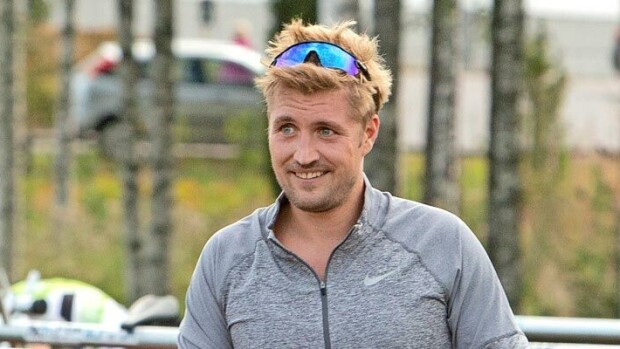 Piikkimattoja ja poliisikoiria! Salattu rikosrekisteri paljastaa: Stefan Therman hurjasteli keskellä Kaivopuistoa – poliisit eivät pysyneet perässä! Stefan Therman