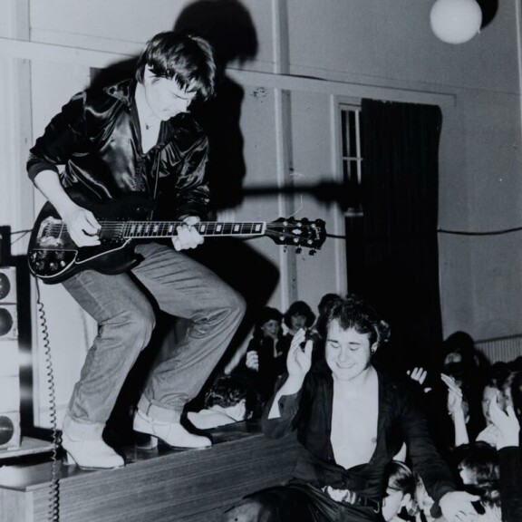 1970-luvulla Jussi Niemi villitsi keikkayleisöä englantilaissyntyisen pianovirtuoosi Dave Taylorin kanssa. 1970-luvulla Jussi Niemi villitsi keikkayleisöä englantilaissyntyisen pianovirtuoosi Dave Taylorin kanssa.