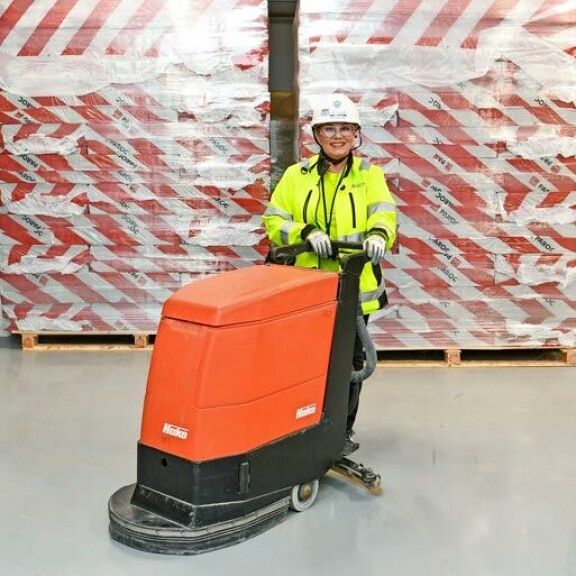 Raksalla Nina kuulee uskomattomia tarinoita elämästä ja sattumuksista. – Niistä saisi todella hyvää sisältöä, ihan vaikka tv-ohjelmaksi asti! Raksalla Nina kuulee uskomattomia tarinoita elämästä ja sattumuksista. – Niistä saisi todella hyvää sisältöä, ihan vaikka tv-ohjelmaksi asti!