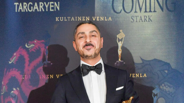 Arman Alizad julistaa perheensä tulevaa valtakautta – nostaa rakastavassa kuvassa tuoreimman perheenjäsenen korkeuksiin: ”Tulette olemaan hallitsijoita” Arman alizad got-fani