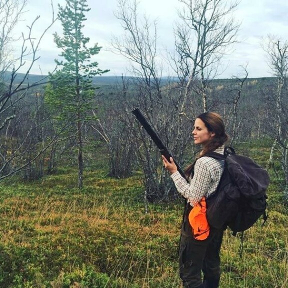 Kaksi vuotta sitten Satu oli Pellossa metsästämässä. – Linnustaminen on suosikkilajini. Kaksi vuotta sitten Satu oli Pellossa metsästämässä. – Linnustaminen on suosikkilajini.