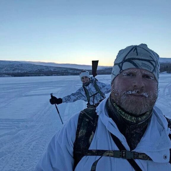 Metsästyskaverina Sadulla on nykyisin Mikko-veli. Kuva Norjasta kahden vuoden takaa. Metsästyskaverina Sadulla on nykyisin Mikko-veli. Kuva Norjasta kahden vuoden takaa.