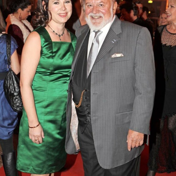 Esko on ollut naimisissa näyttelijä Aino Sepon kanssa vuodesta 1998 lähtien. Esko on ollut naimisissa näyttelijä Aino Sepon kanssa vuodesta 1998 lähtien.