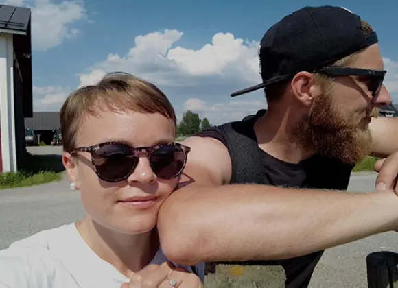 Ensitreffit alttarilla: Henni epäilee avioliiton tulevaisuutta – Miikka pelkää suhteen jäävän kaveriasteelle