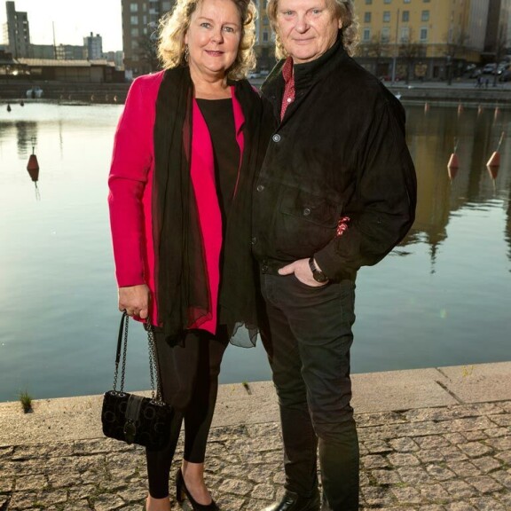 Viikon Kääk!-juorut: Roope Salminen metkuili metrossa, Paleface herrasmiehenä raitiovaunussa – kuvat! Pepe Willberg ja Pauliina