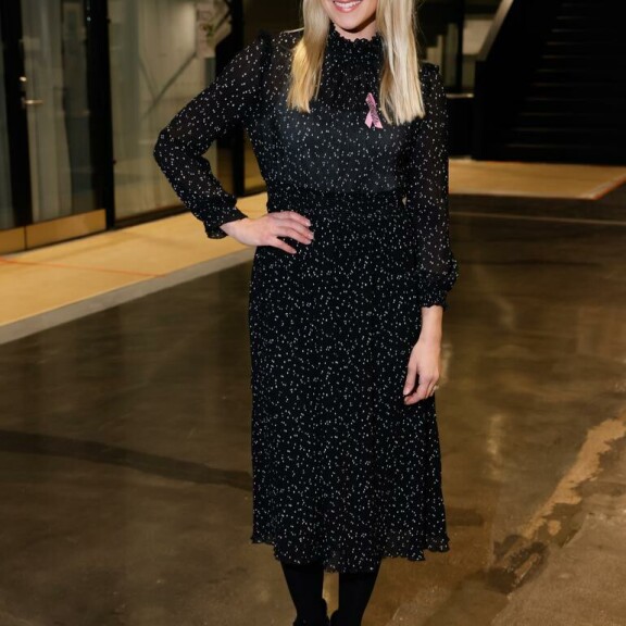 Seikkailijakaunotar Lotta Hintsa viihtyy sinkkuna – ”Tämä missi ei etsi jääkiekkoilijaa” Joanna Kuvaja