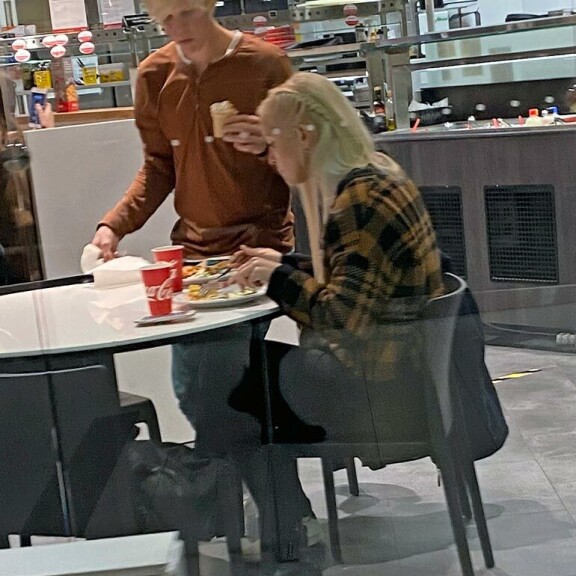 Flirttailua ja mättöruokaa! Eronnut Big Brother -pariskunta Anu ja Helmeri yllätettiin yhdessä – kuva! Anu ja Helmeri