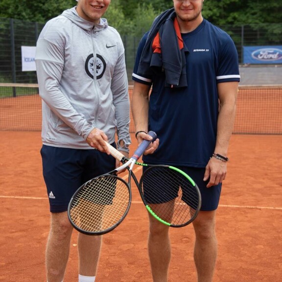 Patrik Laine ja Aleksander Barkov kuuluvat Suomen kovimpiin NHL-tähtiin. Patrik Laine ja Aleksander Barkov kuuluvat Suomen kovimpiin NHL-tähtiin.