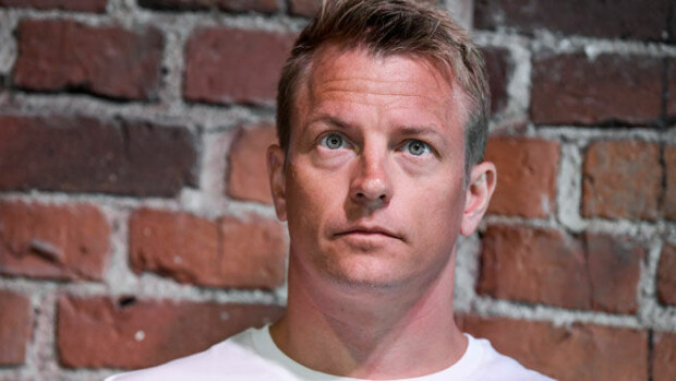 Kimi Räikkönen toteutti huikeakroppaisen F1-fanin suuren unelman: 14 vuoden odotus päättyi upeasti - aiheuttavatkohan nämä kuvat yhteydenottoja Suomesta? Kimi Räikkönen