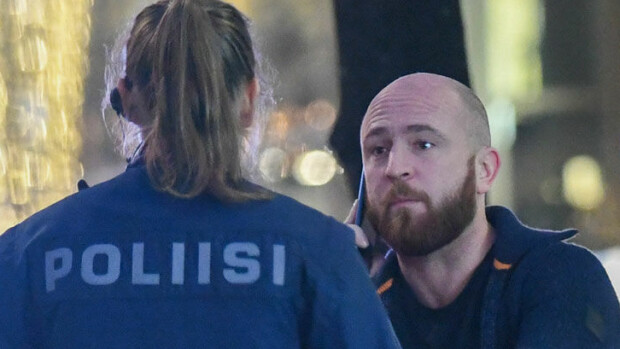 'Tein rikosilmoituksen' - Poliisin ulos taluttama Onni Sarmaste selittää välikohtausta helsinkiläishotellissa: 'Eihän noin voi toimia!' Onni Sarmaste