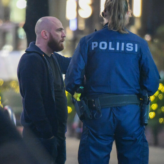 Onni Sarmaste joutui poliisin puhutteluun maanantaina Helsingin ydinkeskustassa. Onni Sarmaste