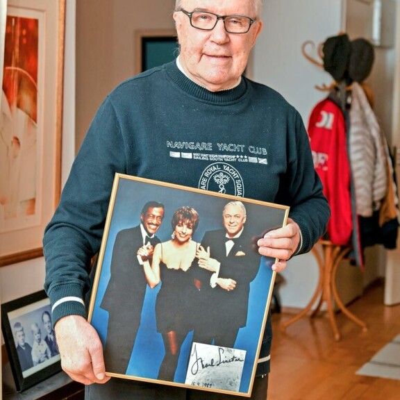 Antti kertoo olleensa aina kova Frank Sinatran fani. – Sain hänet Suomeen vihdoin 1989. Antti kertoo olleensa aina kova Frank Sinatran fani. – Sain hänet Suomeen vihdoin 1989.