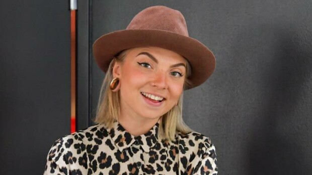 Vautsi, mikä ilmestys! Veronica Verhon erikoinen ökyauto herättää varmasti huomiota – kuvat! Veronica Verho