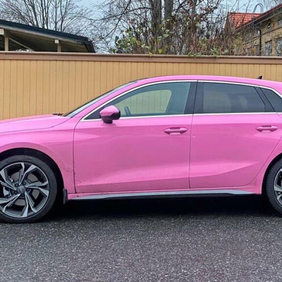 Oho, Veronica Verho aistikkaana harvinaisessa bikinikuvassa - somessa hämmästellään: 'Näytät ihan Janni Hussilta' - katso! Veronica Verhon auto