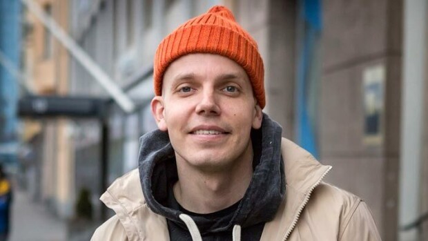 Rajusta räppielämästä rauhoittunut Elastinen kaipaa keikkabussiin: Siellä ollaan pahalta maailmalta piilossa! Elastinen