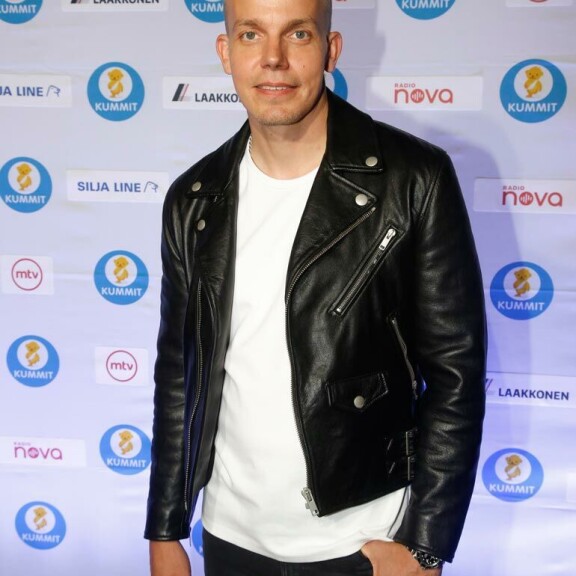 Elastiselta eli Kimmo Laiholta ilmestyi toissa viikon perjantaina uusi albumi Uusia Muistoi. – Se on mielestäni tietysti tosi hyvä ja monipuolinen. Levyltä löytyy paljon erilaisia biisejä. Elastiselta eli Kimmo Laiholta ilmestyi toissa viikon perjantaina uusi albumi Uusia Muistoi. – Se on mielestäni tietysti tosi hyvä ja monipuolinen. Levyltä löytyy paljon erilaisia biisejä.