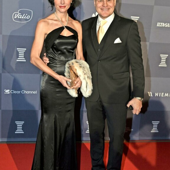 Kalle ja Riina-Maija Palander ovat olleet naimisissa vuodesta 2007, jolloin pariskunta vihittiin Kuusamossa. Kalle ja Riina-Maija Palander ovat olleet naimisissa vuodesta 2007, jolloin pariskunta vihittiin Kuusamossa.