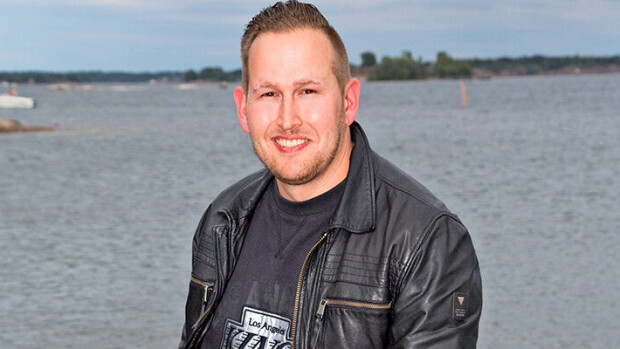 Sokkiuutinen radion suosikkiohjelmasta: Oku Luukkainen yhtäkkiä ulos Retroperjantai-show'sta! Oku Luukkainen